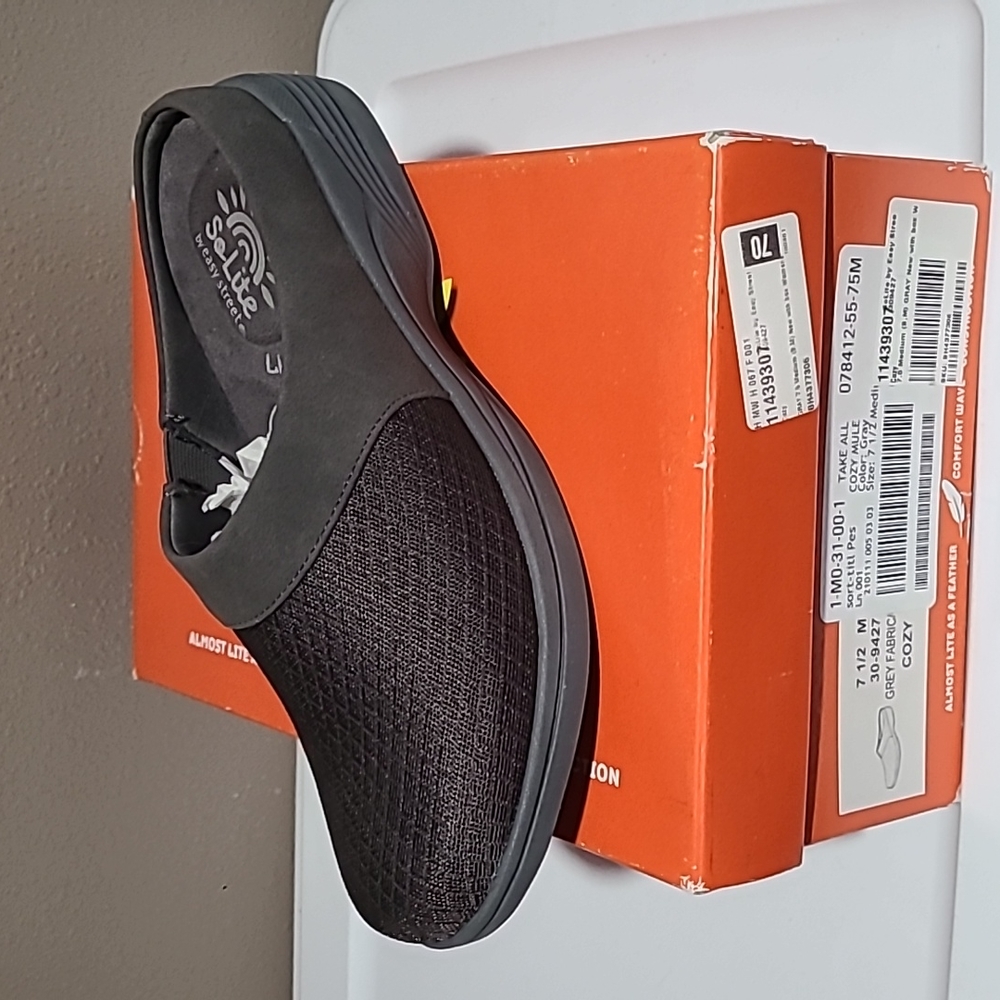 So Lite by Easy Street gray mule 7.5 NIB